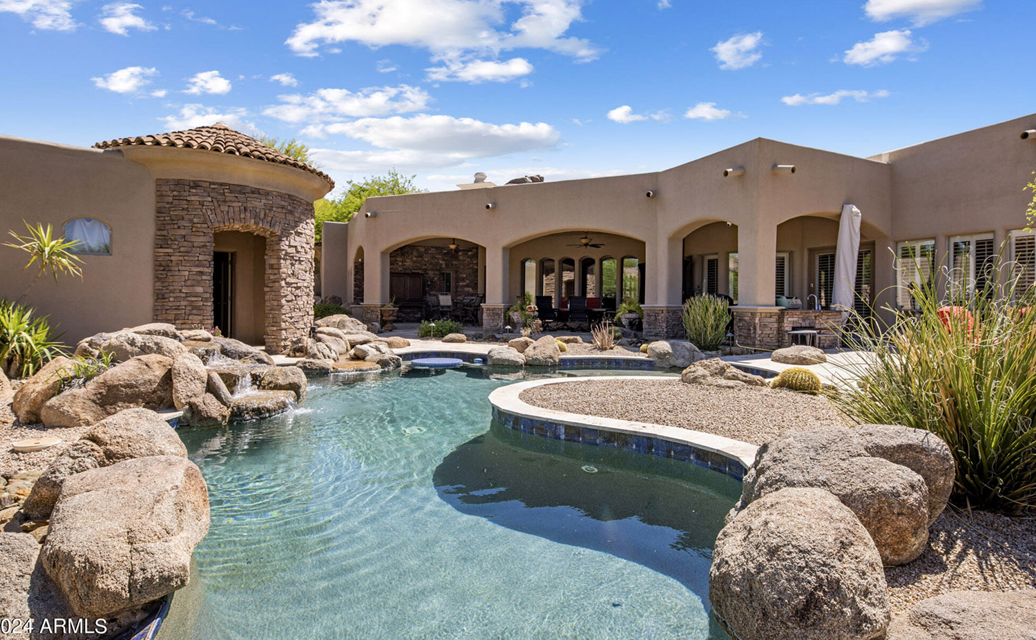 Explore stunning homes for sale in Scottsdale and The Valley with Bemo Homes.